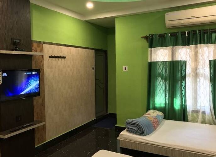 Hotel Raj Biraj Lodge, Siliguri 3