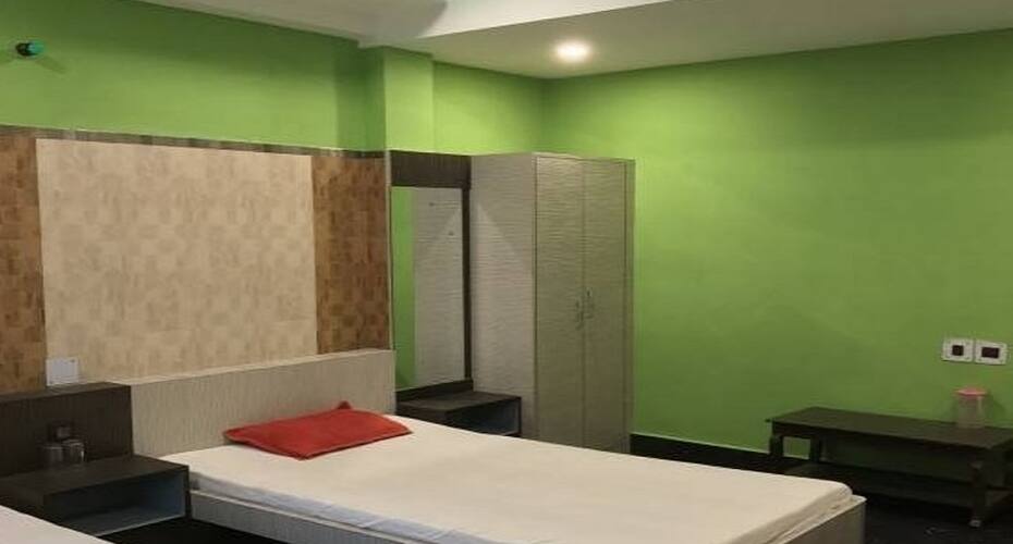 Hotel Raj Biraj Lodge, Siliguri 4