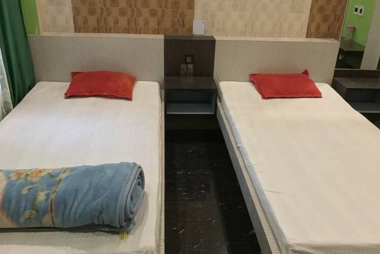 Hotel Raj Biraj Lodge, Siliguri 5