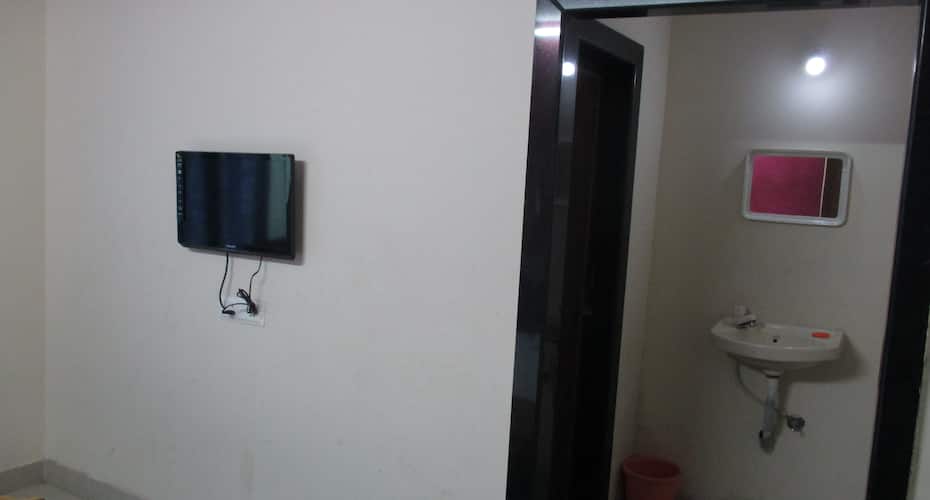 Sri Durga Deluxe Lodge, Tirupati 2