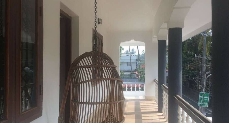Lotus paying guest accommodation, Kochi 5