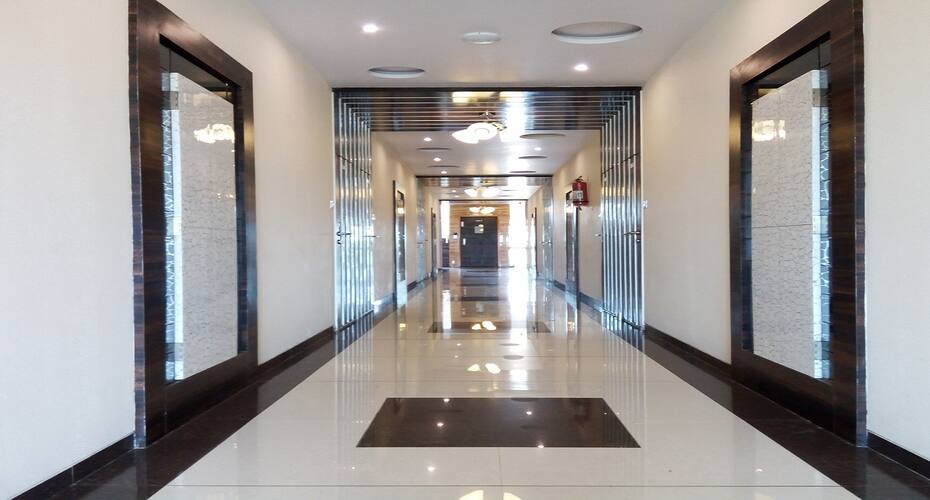 Hotel Horizan, Surat 4