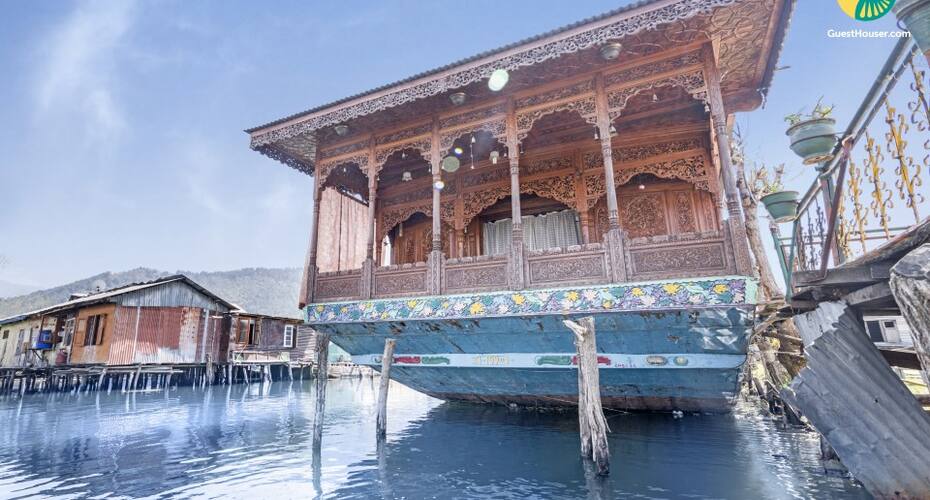 Houseboat stay for 3 on Dal Lake, Srinagar 2