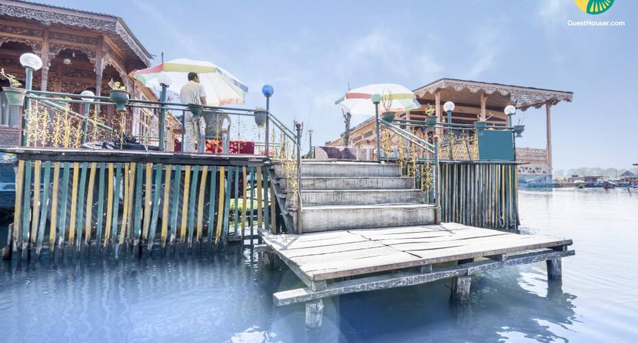 Houseboat stay for 3 on Dal Lake, Srinagar 1