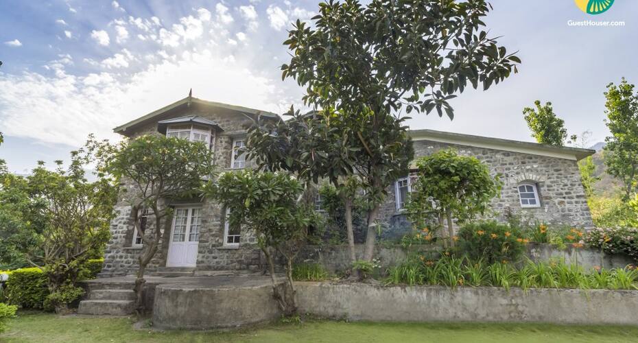 Private cottage room for 3, Nainital 1
