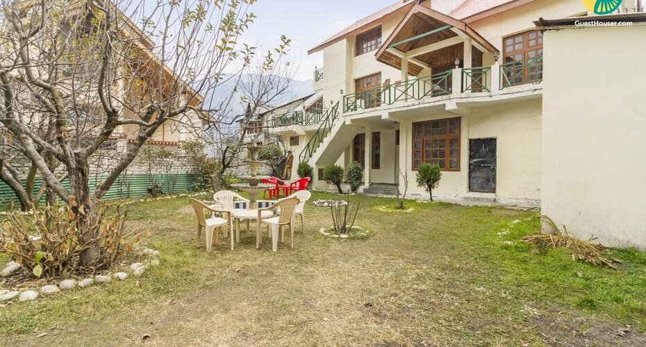 Cottage room for 3 with bonfire facility, Manali 1