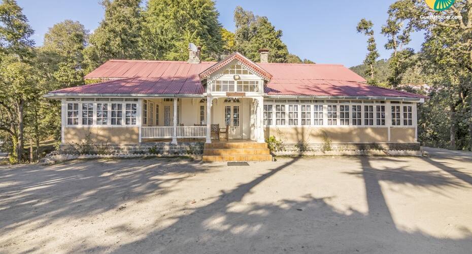 Room for 3 ina heritage stay, Dalhousie 1