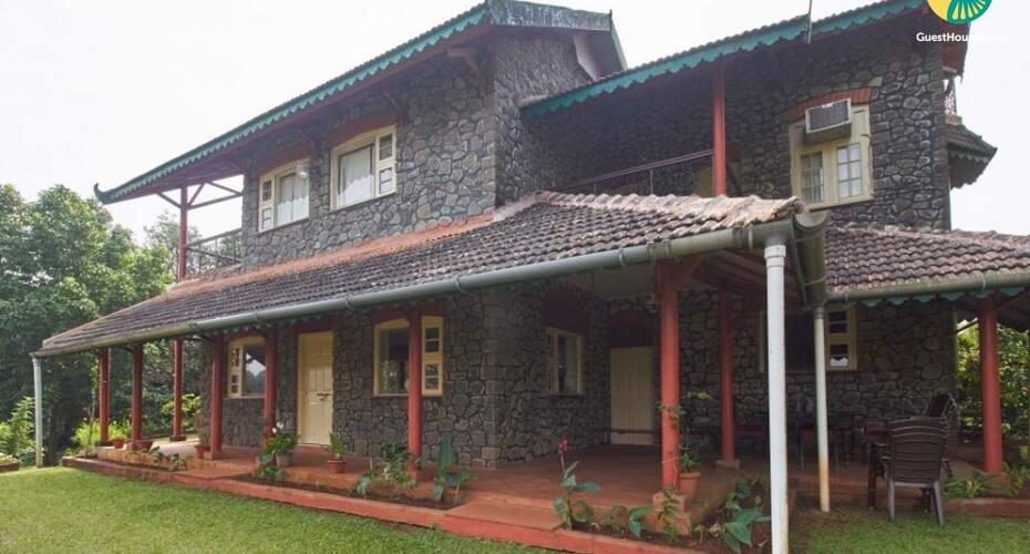 Room for 3 in a garden villa, Lonavala 2