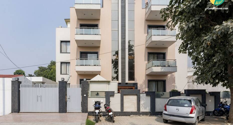 Boutique room for 3, Gurgaon 2