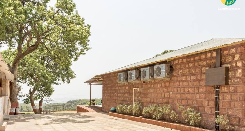 Boutique room for 3, Mahabaleshwar 5