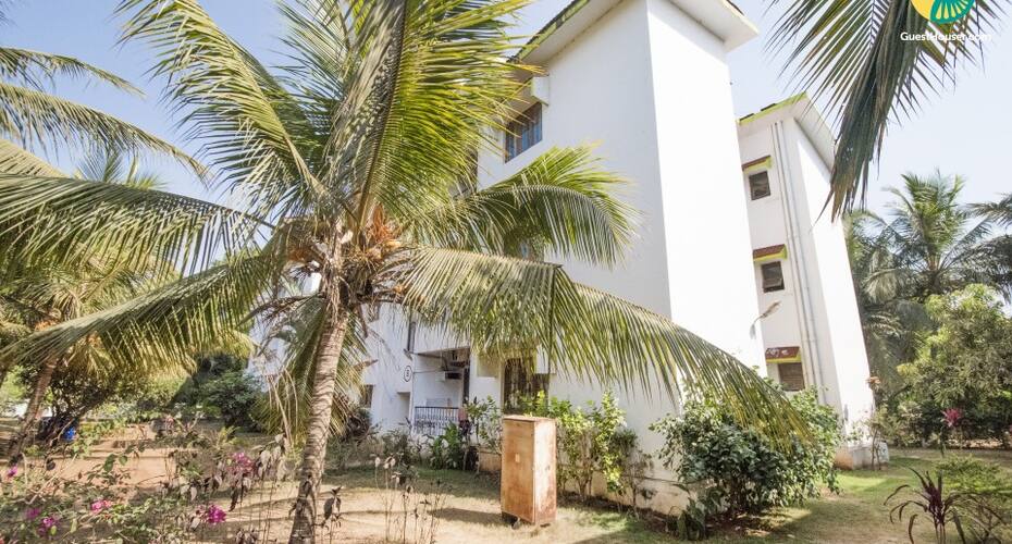 1-BR stay with a pool, Goa 5