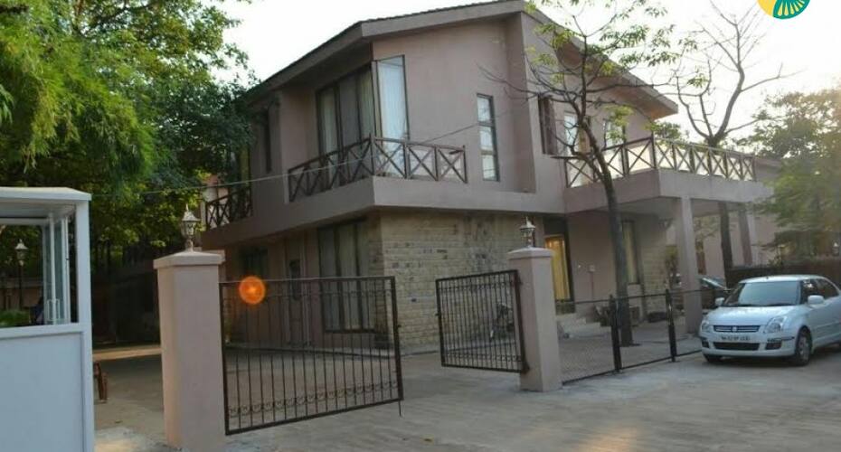 4-br Bungalow For 12, Khandala 5