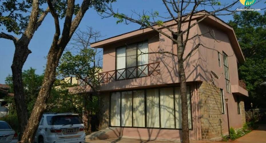 4-br Bungalow For 12, Khandala 1