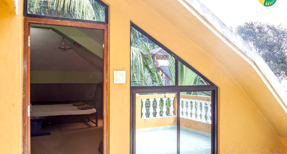 Private room in a guesthouse, Goa 4