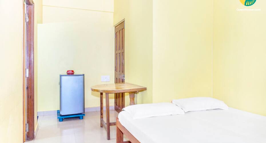 Private room in a guesthouse, Goa 5