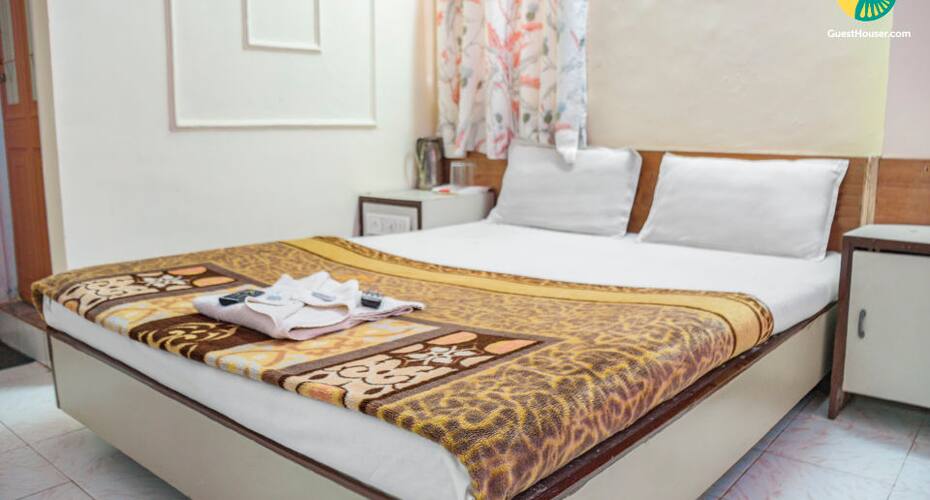 Private room in a guesthouse, Mahabaleshwar 5