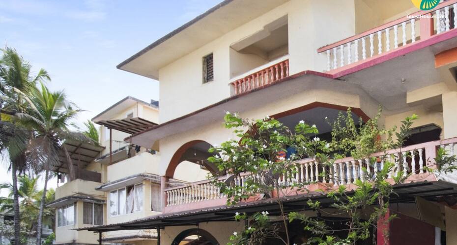 AC room with outdoor sit-out, Goa 1