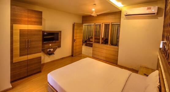 Saubhagya Inn International, Pen 5