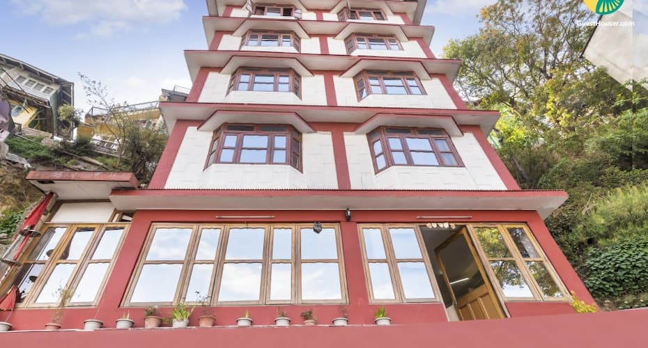Well-furnished stay for solo travellers, Shimla 1