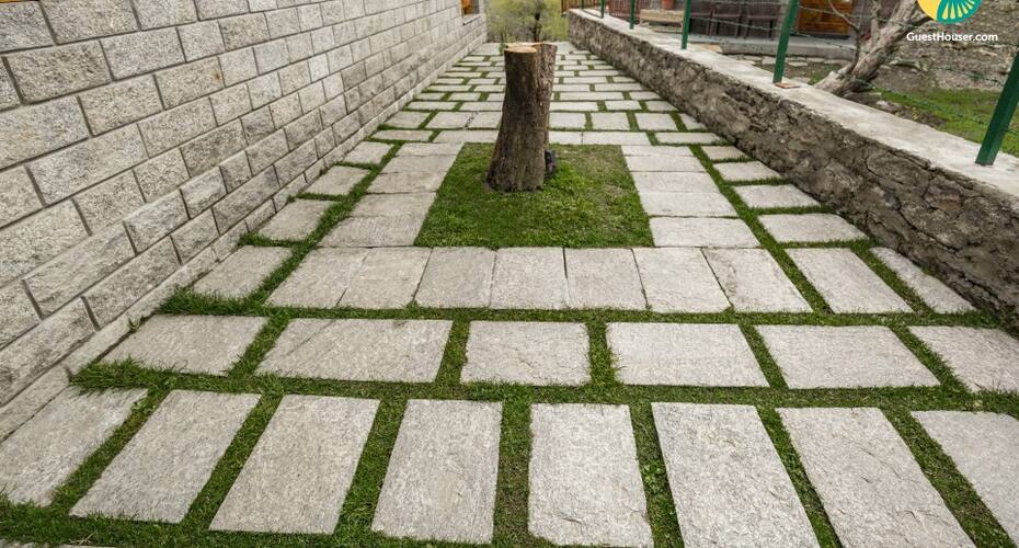Well-appointed room in a stone cottage for nature lovers, Manali 5