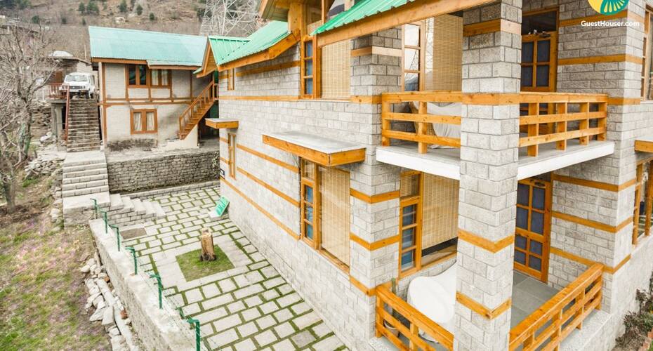 Well-appointed room in a stone cottage for nature lovers, Manali 2