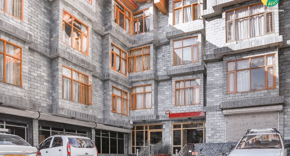 Well-appointed stay in proximity to Mall Road, Manali 5