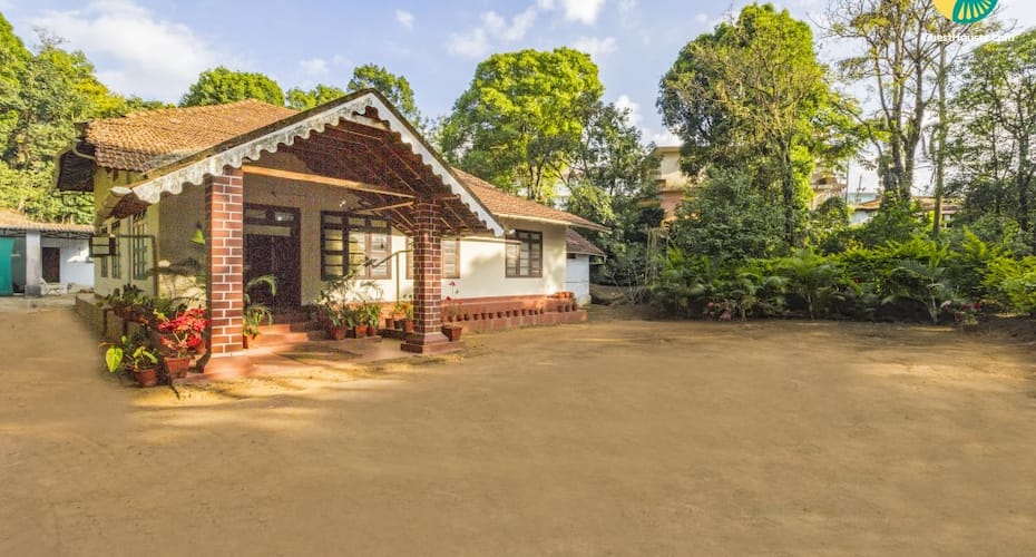 Well-appointed room for those seeking a peaceful vacation, Madikeri 2