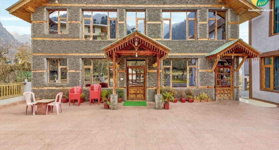 Cosy room in elegant cottage, ideal for a couple, Manali 2