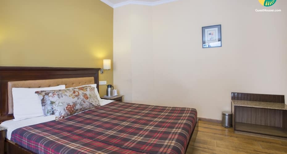 Well-appointed room for 4, ideal for friends/family, Shimla 4