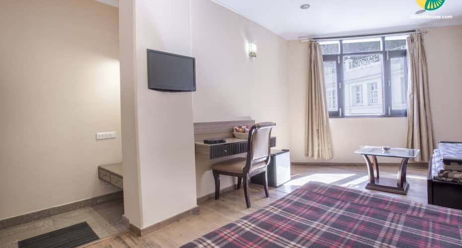 Well-appointed room for 4, ideal for friends/family, Shimla 5