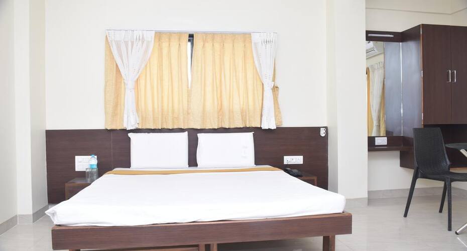 Hotel Shivneri Durvankur Lodge, Latur 4