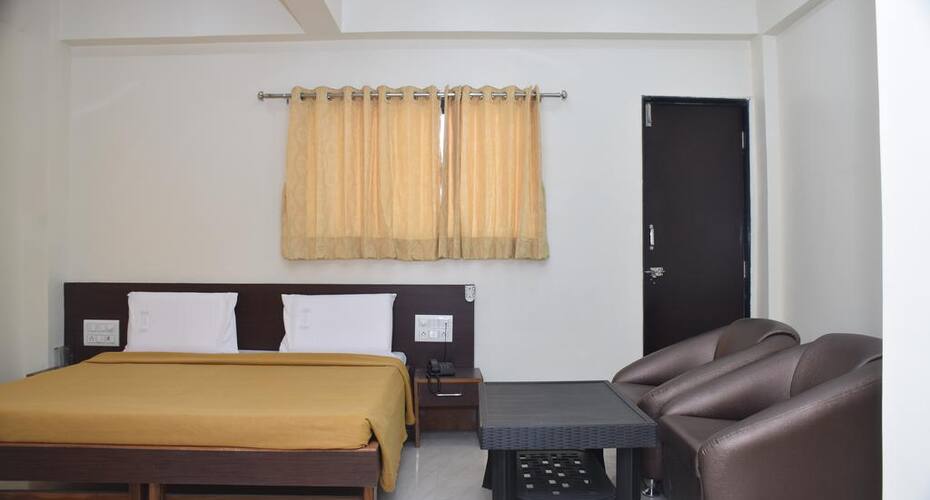 Hotel Shivneri Durvankur Lodge, Latur 5
