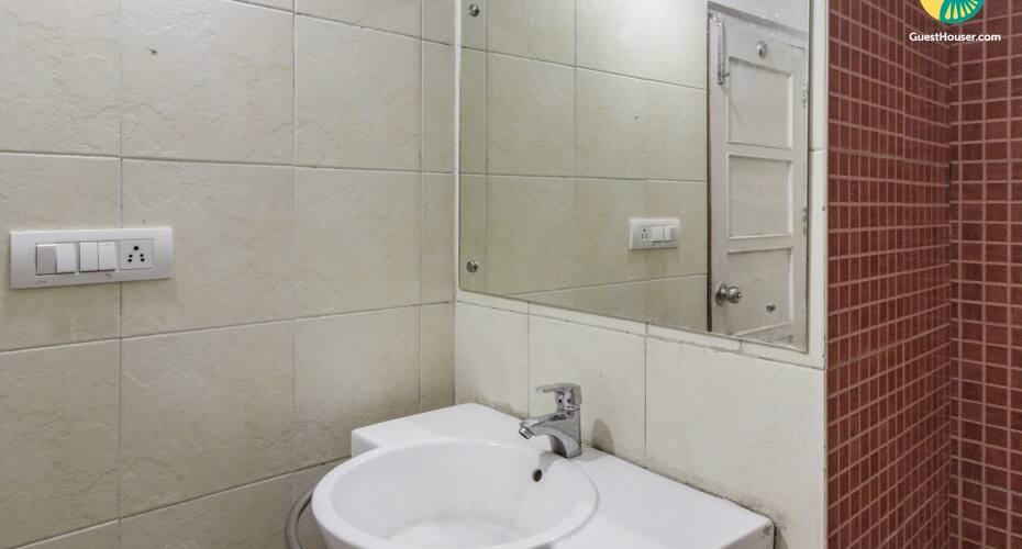 Well-furnished abode for those seeking homely comforts, Shimla 5