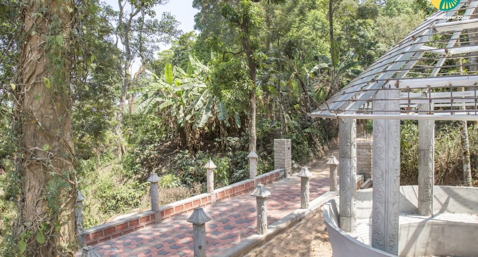 Homely retreat for backpackers, near Raja's Tomb, Madikeri 5
