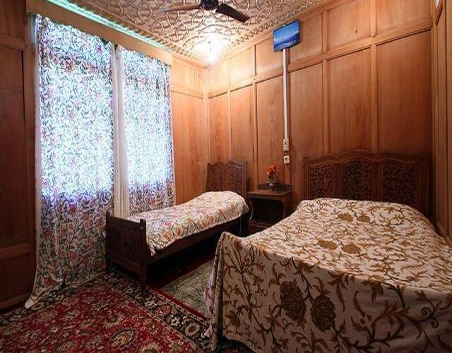 Houseboat Mashal, Srinagar 2