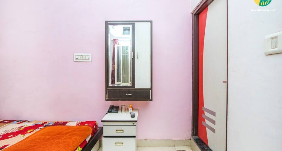 Well-appointed abode for a solo traveller, Jaipur 4