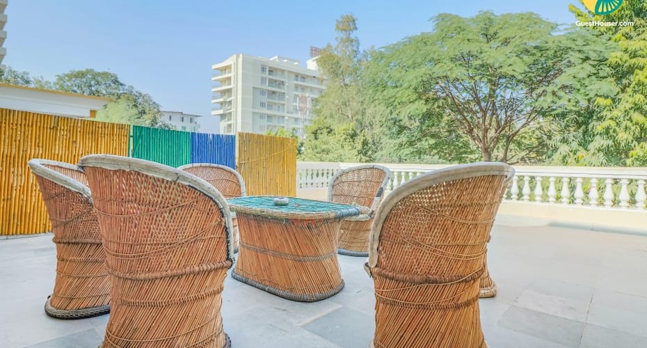 Well-appointed room for people on a shoestring budget, Jaipur 2