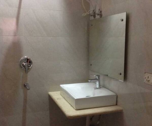 555 Hotel, Faridabad 3