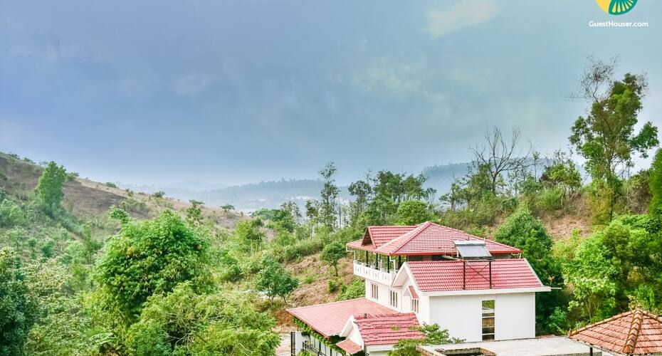 2-bedded stay for 4, 750 m from Raja's Seat, Madikeri 1