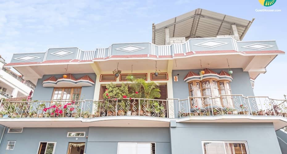 Restful 3-BR homely stay for a group, 1.2 km from Madikeri Fort, Madikeri 2