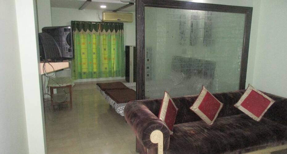 Hotel Golden, Surat 3