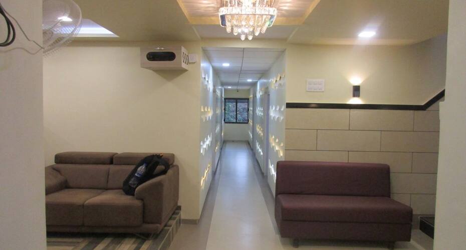 Hotel Golden, Surat 4