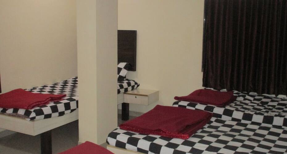 Hotel Golden, Surat 5