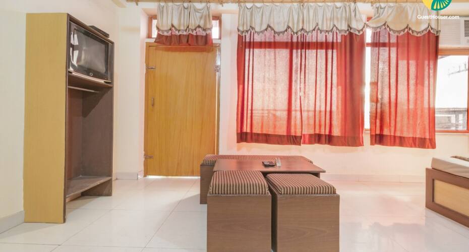 Homely abode with a well-tended lawn, Jaipur 5