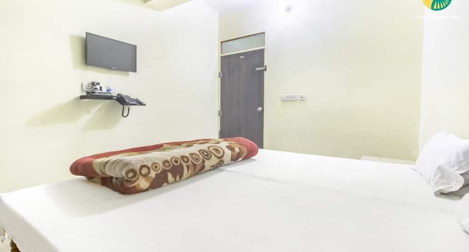 Private room for backpackers, 3.3 km from Hawa Mahal, Jaipur 2