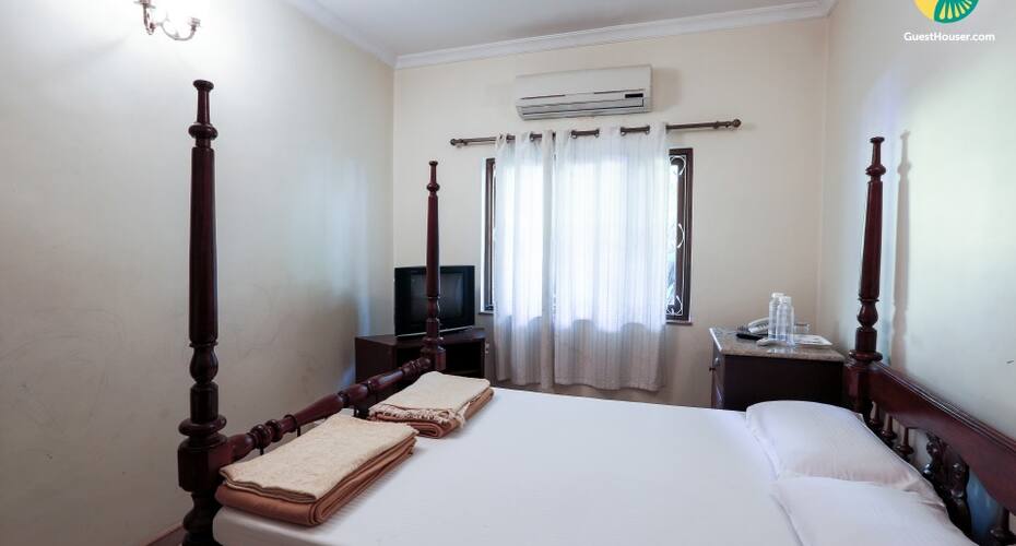 Classic 4-bedroom pool villa lush with greenery, Goa 5