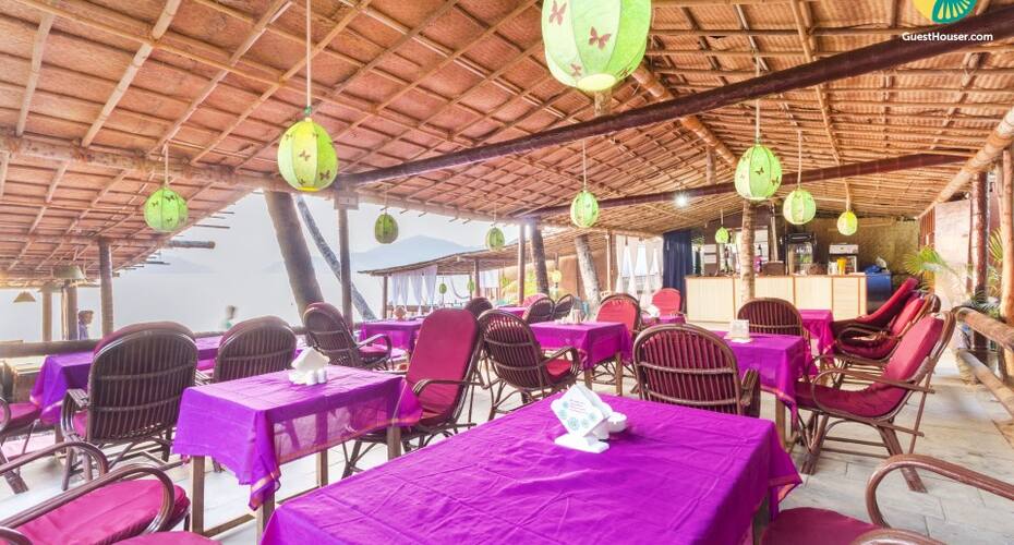 Beachfront hut on Palolem beach, ideal for a romantic getaway, Goa 5