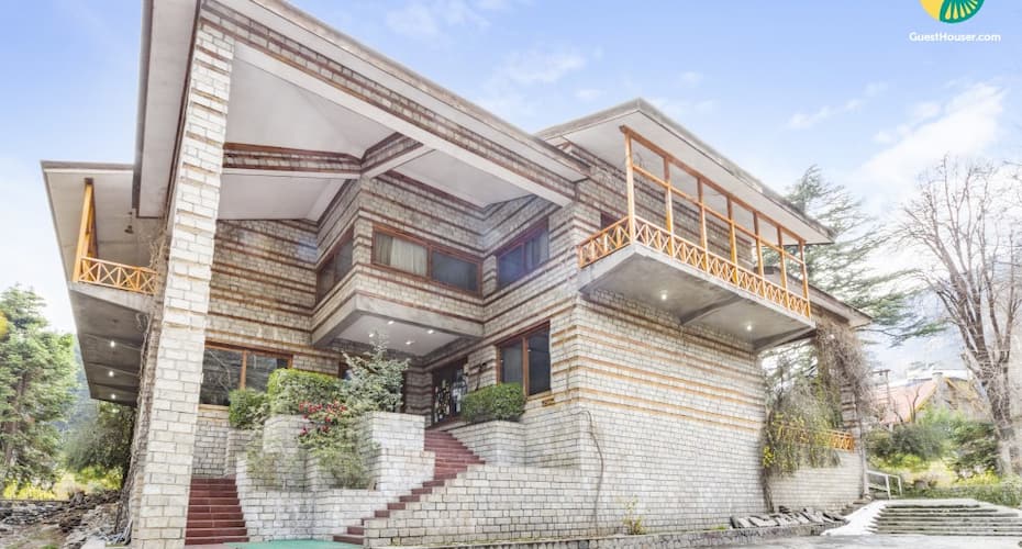 Well-furnished abode for three, 3.1 km from Lazy Dog Lounge, Manali 2