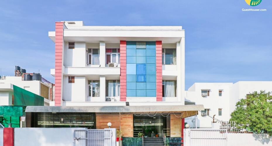 Well-appointed stay for three, close to Albert Hall, Jaipur 2