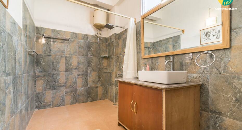 Rejuvenating retreat with a well-maintained garden, Shimla 4
